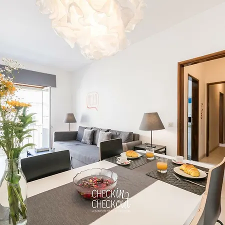 Checkincheckout - City Center Apartment *